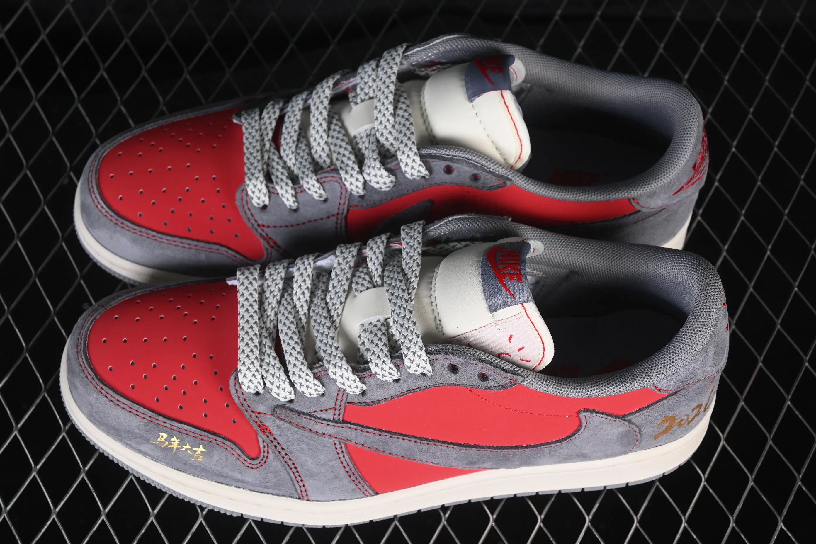 All categories Air Jordan Jordan series basketball shoes Air Jordan 1 Low High-end customized low-top sneakers Travis Scott x Fragment Design x Air Jordan 1 Low OG SP AJ1 Qiao 1 Good luck in the Year of the Horse Low-top cultural casual sneakers JJ2508-105